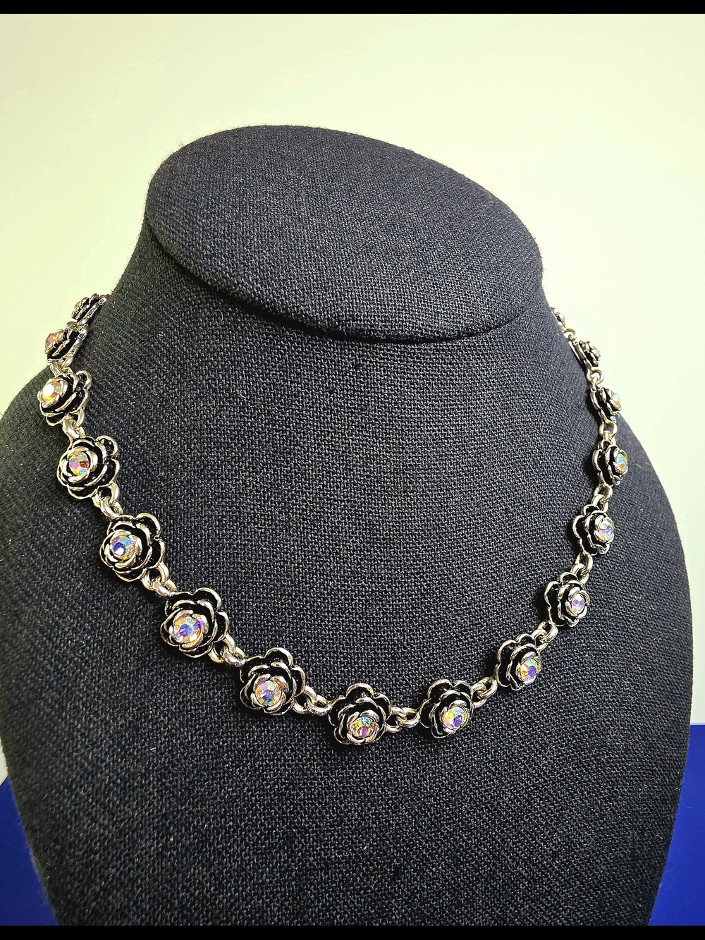 Premiere Designs Vintage Floral "Primrose" Necklace - Picture 7 of 7